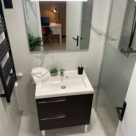 Centre De Les Pins 100m Plages Easy Check-in Apartment *